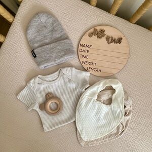 Neutral Newborn Gift Set 🧸